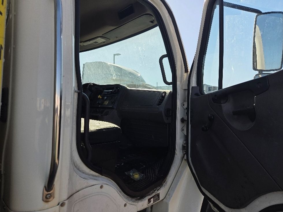 Medium Duty Box Truck-Light and Medium Duty Trucks-Freightliner-2020-M2-Mobile-AL-197,720\n\t\tmiles-$ 15,000 - Image 16