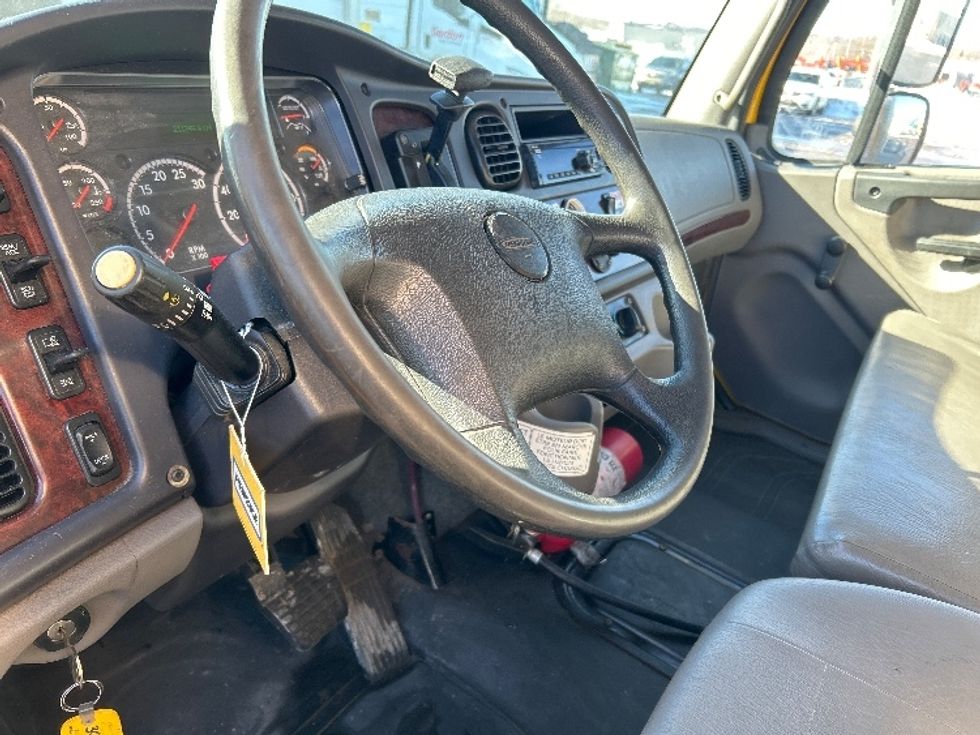 Medium Duty Box Truck-Light and Medium Duty Trucks-Freightliner-2020-M2-Moncton-NB-211,250\n\t\tkm-$ 73,500 - Image 17