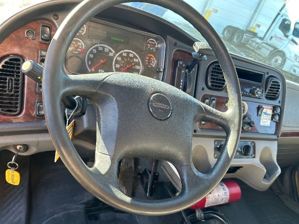 Medium Duty Box Truck-Light and Medium Duty Trucks-Freightliner-2020-M2-Moncton-NB-211,250\n\t\tkm-$ 73,500 - Image 18