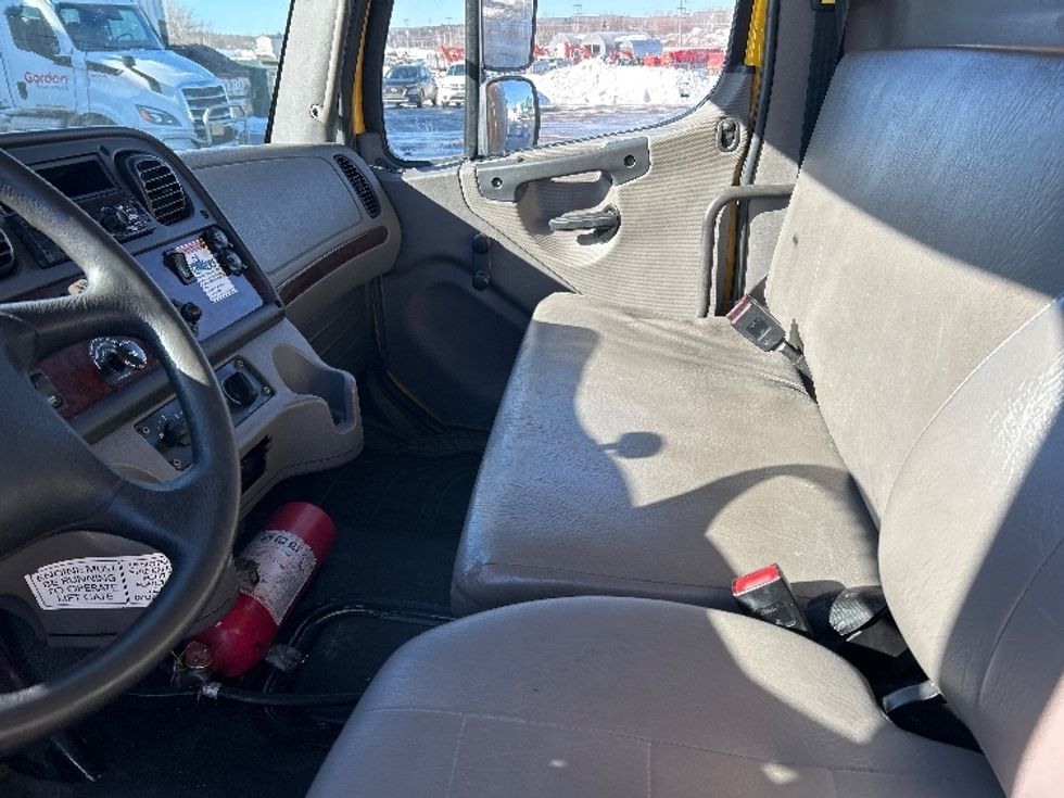 Medium Duty Box Truck-Light and Medium Duty Trucks-Freightliner-2020-M2-Moncton-NB-211,250\n\t\tkm-$ 73,500 - Image 19