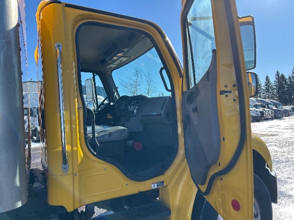 Medium Duty Box Truck-Light and Medium Duty Trucks-Freightliner-2020-M2-Moncton-NB-211,250\n\t\tkm-$ 73,500 - Image 20