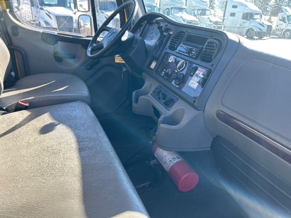 Medium Duty Box Truck-Light and Medium Duty Trucks-Freightliner-2020-M2-Moncton-NB-211,250\n\t\tkm-$ 73,500 - Image 22