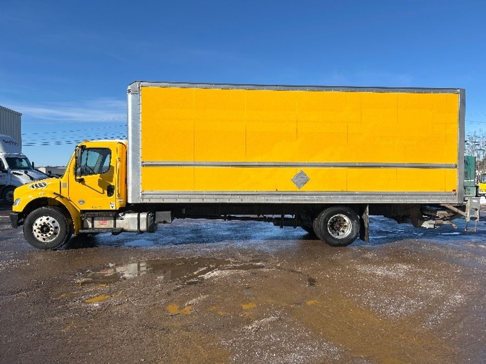 Medium Duty Box Truck-Light and Medium Duty Trucks-Freightliner-2020-M2-Moncton-NB-211,250\n\t\tkm-$ 73,500 - Image 4