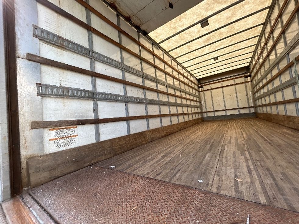 Medium Duty Box Truck-Light and Medium Duty Trucks-Freightliner-2020-M2-Moncton-NB-302,344\n\t\tkm-$ 62,250 - Image 11