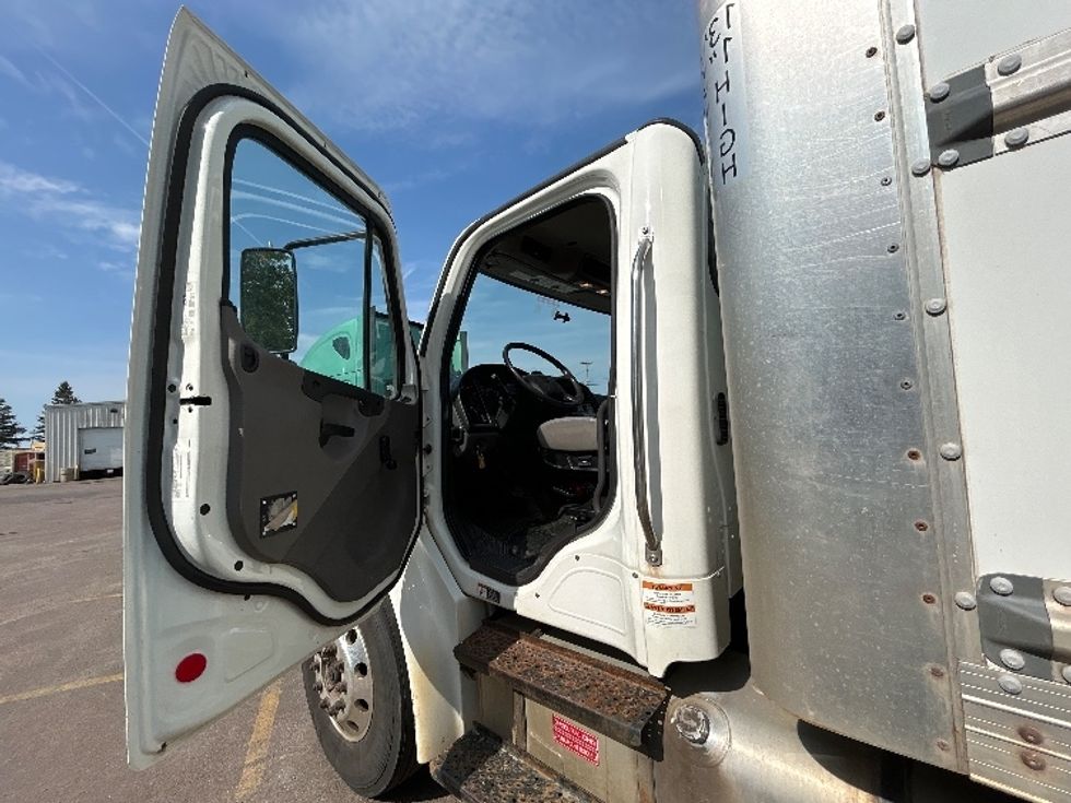 Medium Duty Box Truck-Light and Medium Duty Trucks-Freightliner-2020-M2-Moncton-NB-302,344\n\t\tkm-$ 62,250 - Image 16