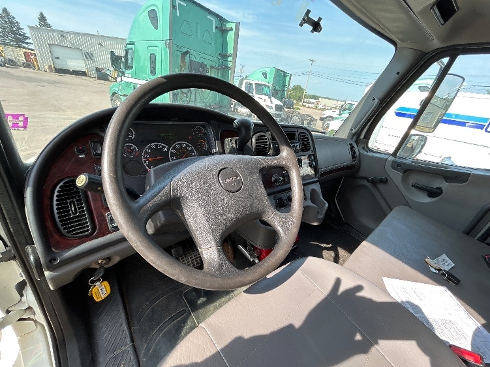 Medium Duty Box Truck-Light and Medium Duty Trucks-Freightliner-2020-M2-Moncton-NB-302,344\n\t\tkm-$ 62,250 - Image 17