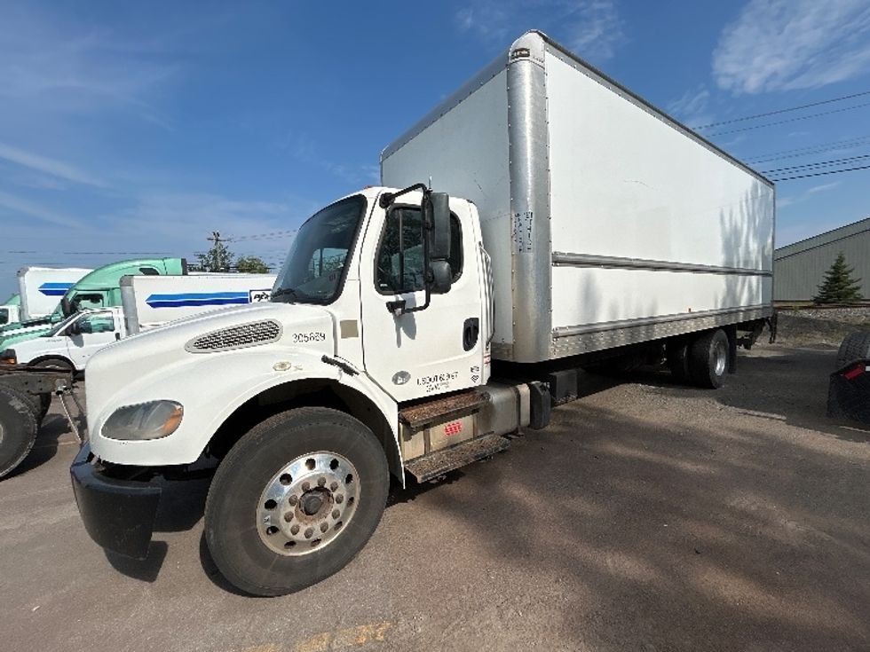 Medium Duty Box Truck-Light and Medium Duty Trucks-Freightliner-2020-M2-Moncton-NB-302,344\n\t\tkm-$ 62,250 - Image 3