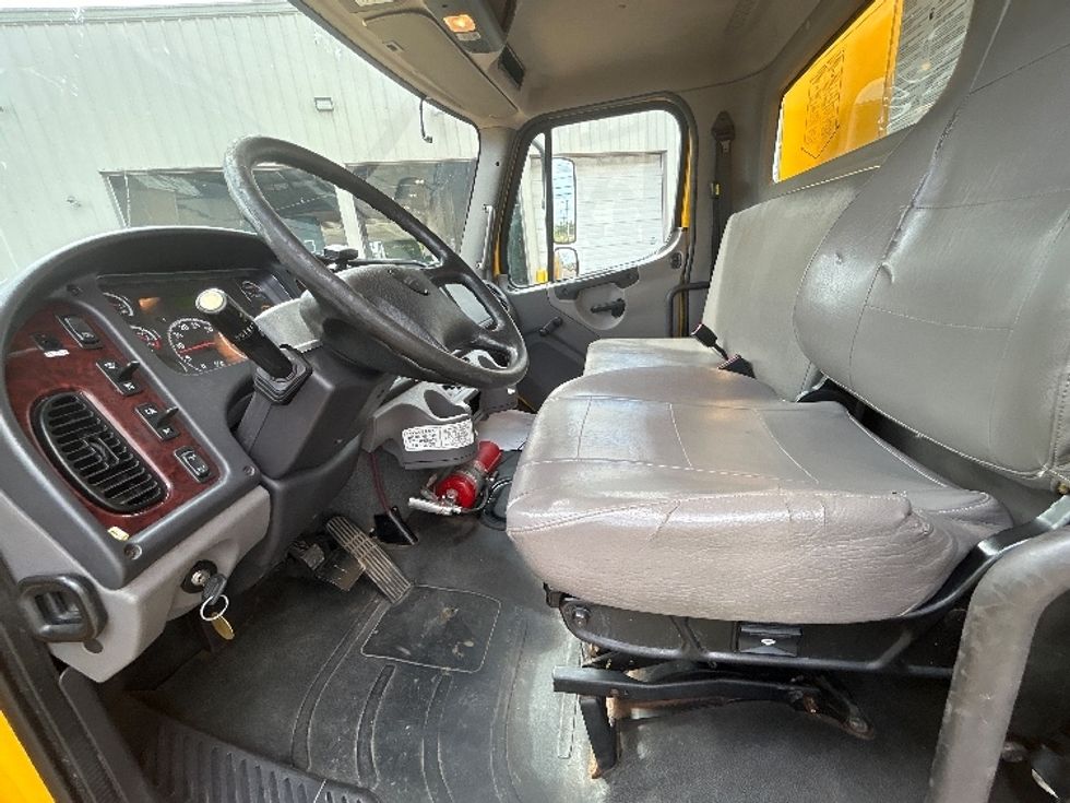 Medium Duty Box Truck-Light and Medium Duty Trucks-Freightliner-2020-M2-Moncton-NB-322,830\n\t\tkm-$ 59,750 - Image 17