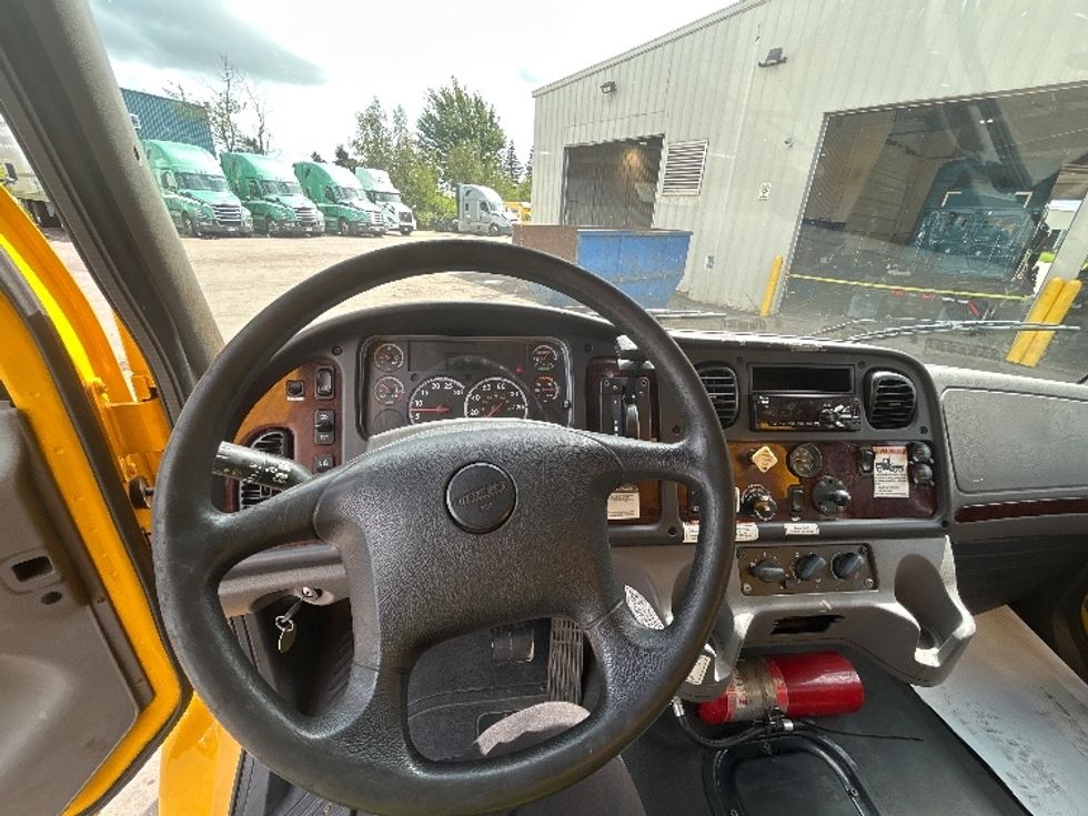Medium Duty Box Truck-Light and Medium Duty Trucks-Freightliner-2020-M2-Moncton-NB-322,830\n\t\tkm-$ 59,750 - Image 18