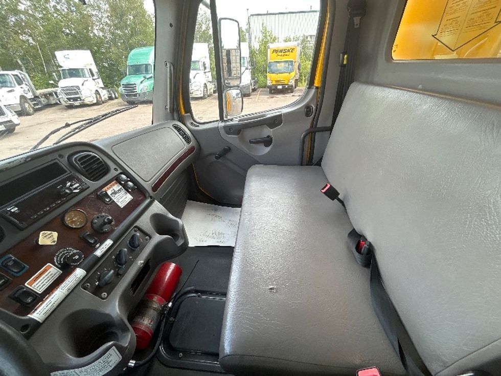 Medium Duty Box Truck-Light and Medium Duty Trucks-Freightliner-2020-M2-Moncton-NB-322,830\n\t\tkm-$ 59,750 - Image 19