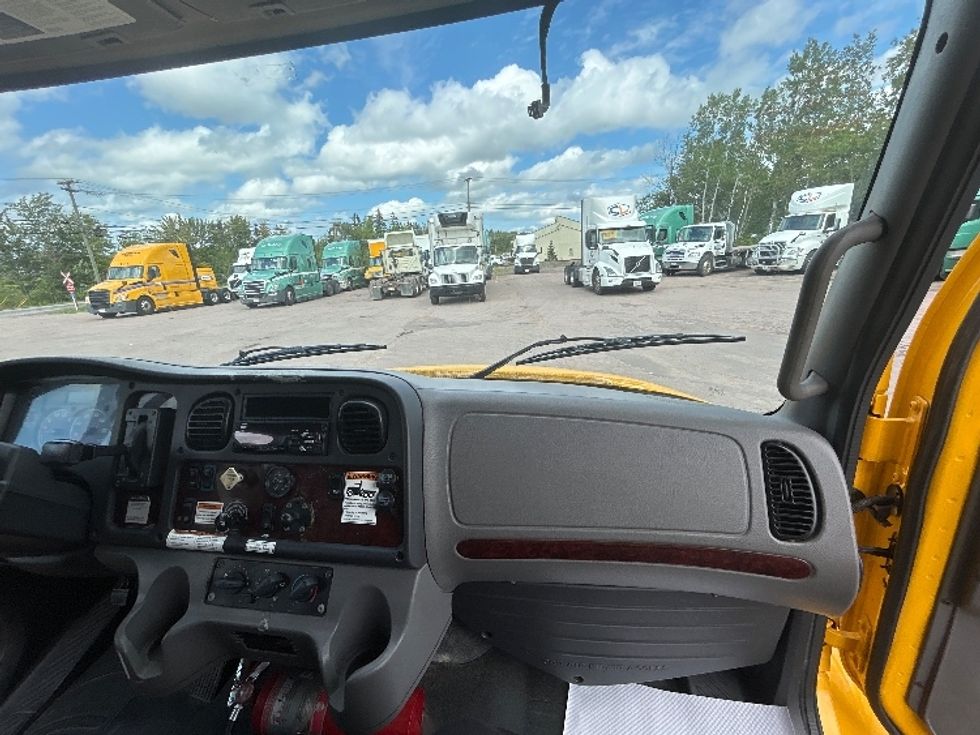 Medium Duty Box Truck-Light and Medium Duty Trucks-Freightliner-2020-M2-Moncton-NB-322,830\n\t\tkm-$ 59,750 - Image 21