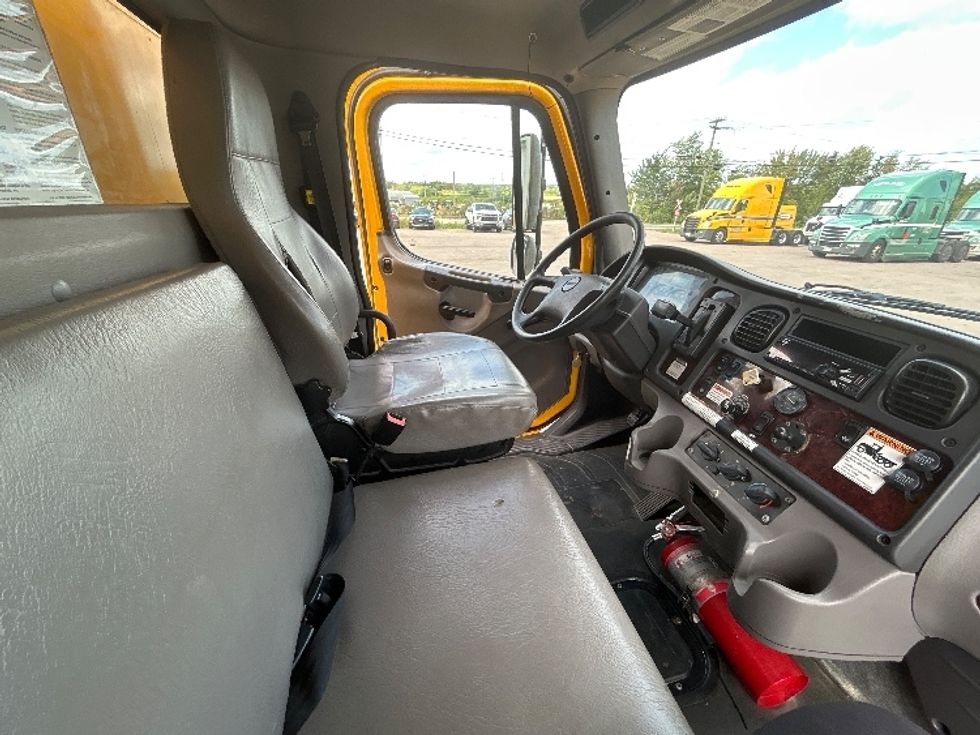 Medium Duty Box Truck-Light and Medium Duty Trucks-Freightliner-2020-M2-Moncton-NB-322,830\n\t\tkm-$ 59,750 - Image 22