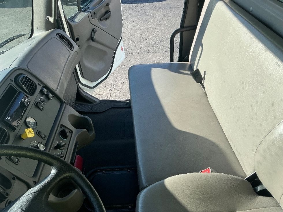 Medium Duty Box Truck-Light and Medium Duty Trucks-Freightliner-2020-M2-Montebello-CA-75,210\n\t\tmiles-$ 71,250 - Image 19