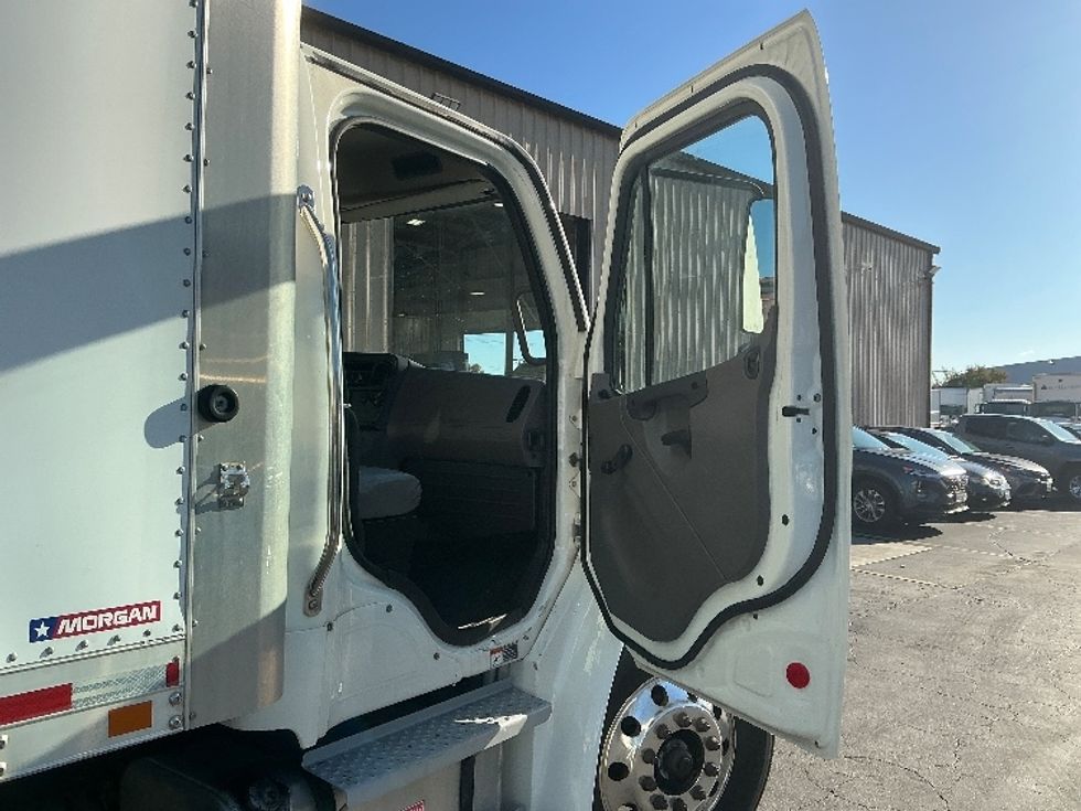 Medium Duty Box Truck-Light and Medium Duty Trucks-Freightliner-2020-M2-Montebello-CA-75,210\n\t\tmiles-$ 71,250 - Image 20