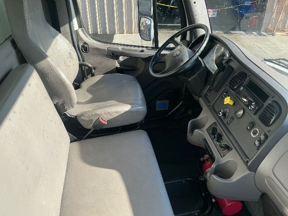 Medium Duty Box Truck-Light and Medium Duty Trucks-Freightliner-2020-M2-Montebello-CA-75,210\n\t\tmiles-$ 71,250 - Image 22