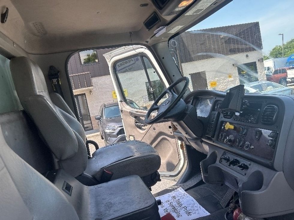 Medium Duty Box Truck-Light and Medium Duty Trucks-Freightliner-2020-M2-Montgomery-NY-276,950\n\t\tmiles-$ 25,500 - Image 22