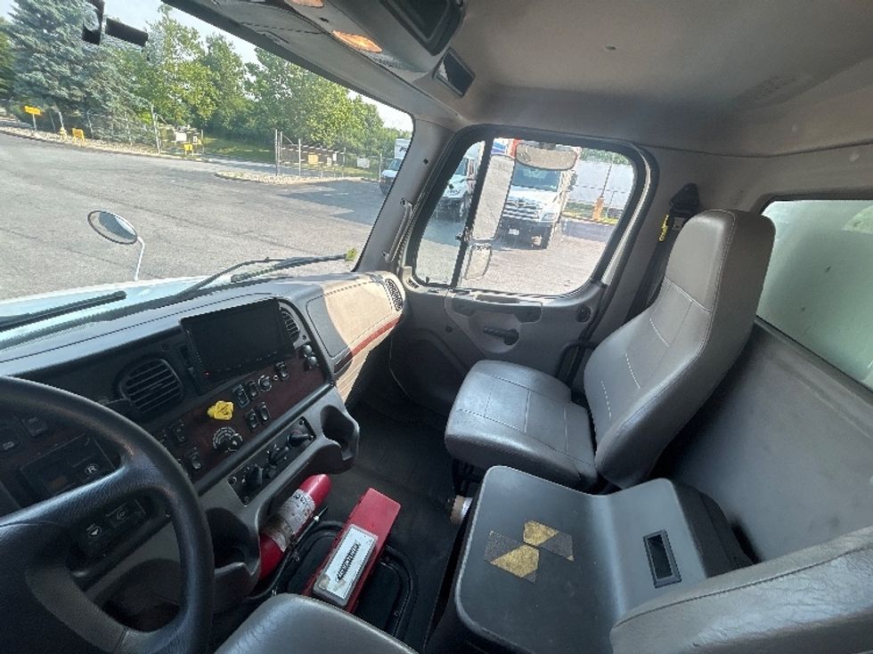 Medium Duty Box Truck-Light and Medium Duty Trucks-Freightliner-2020-M2-Montgomery-NY-287,574\n\t\tmiles-$ 24,750 - Image 19