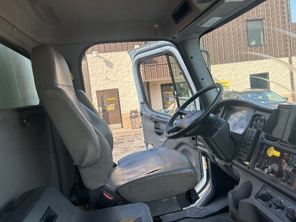 Medium Duty Box Truck-Light and Medium Duty Trucks-Freightliner-2020-M2-Montgomery-NY-287,574\n\t\tmiles-$ 24,750 - Image 22
