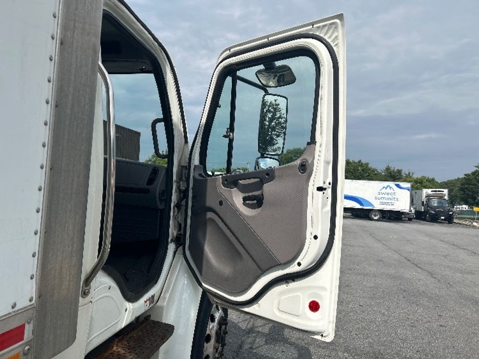 Medium Duty Box Truck-Light and Medium Duty Trucks-Freightliner-2020-M2-Montgomery-NY-290,365\n\t\tmiles-$ 22,750 - Image 20