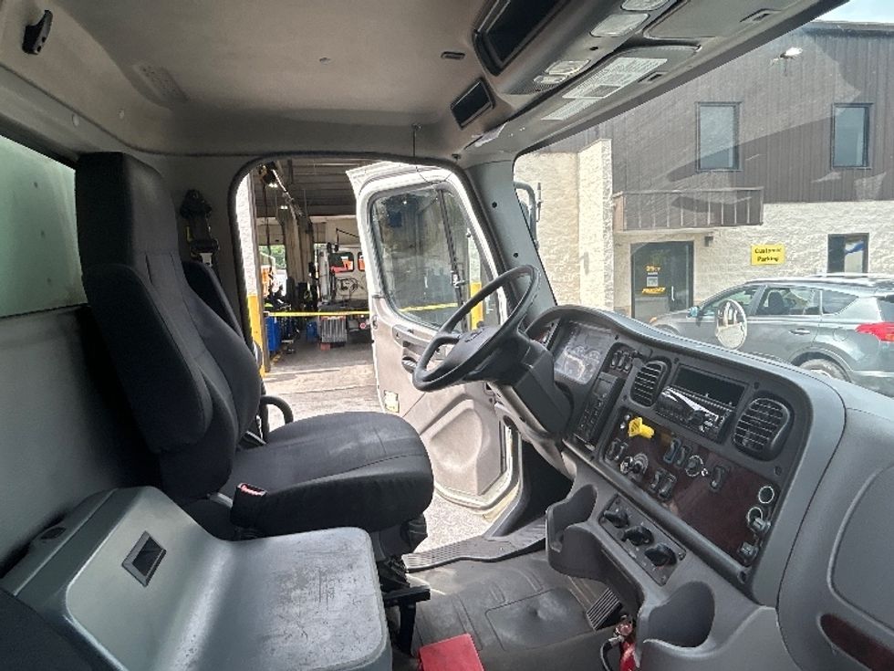 Medium Duty Box Truck-Light and Medium Duty Trucks-Freightliner-2020-M2-Montgomery-NY-290,365\n\t\tmiles-$ 22,750 - Image 22