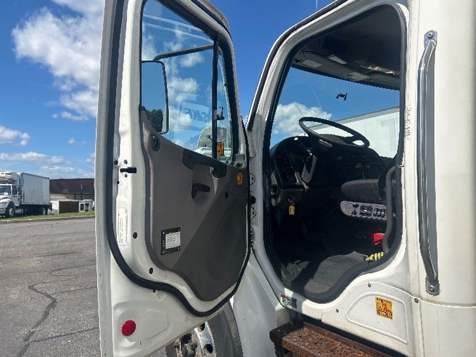 Medium Duty Box Truck-Light and Medium Duty Trucks-Freightliner-2020-M2-Montgomery-NY-298,115\n\t\tmiles-$ 23,750 - Image 16