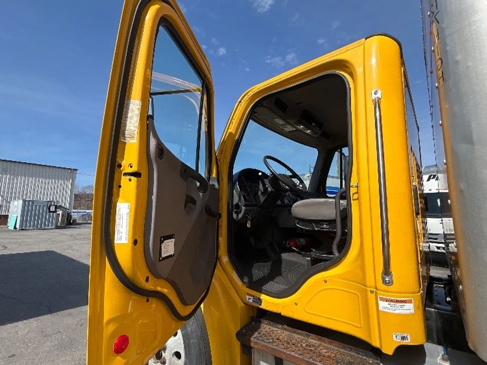 Medium Duty Box Truck-Light and Medium Duty Trucks-Freightliner-2020-M2-New Bedford-MA-180,132\n\t\tmiles-$ 45,250 - Image 16