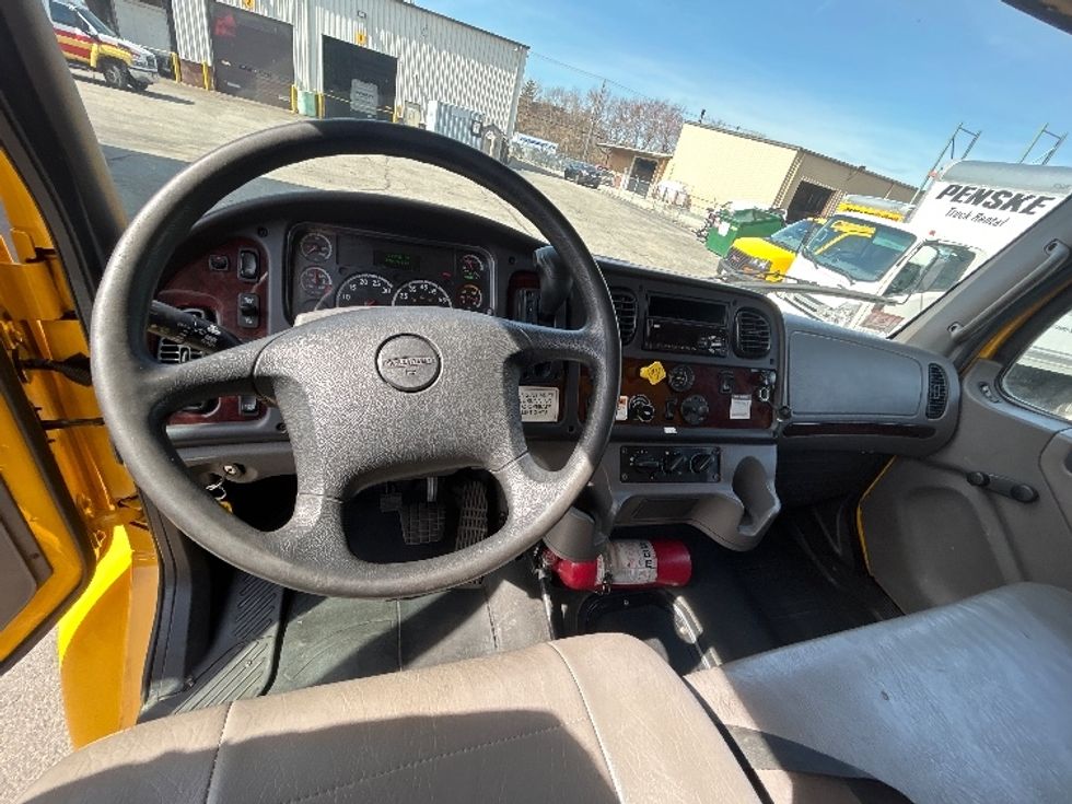 Medium Duty Box Truck-Light and Medium Duty Trucks-Freightliner-2020-M2-New Bedford-MA-180,132\n\t\tmiles-$ 45,250 - Image 17