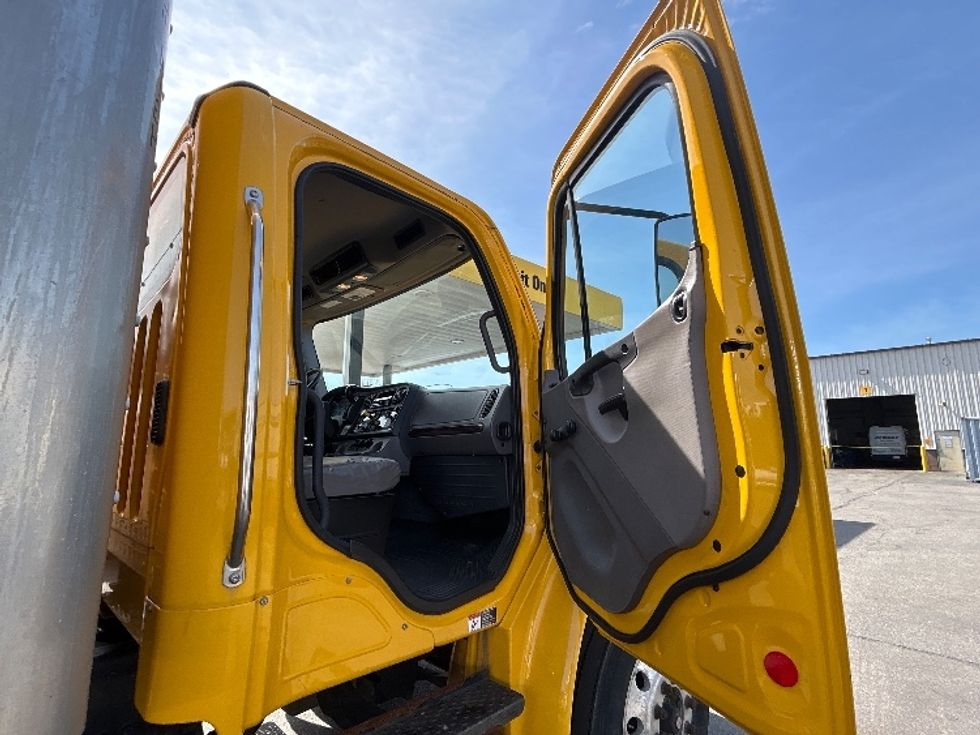 Medium Duty Box Truck-Light and Medium Duty Trucks-Freightliner-2020-M2-New Bedford-MA-180,132\n\t\tmiles-$ 45,250 - Image 20