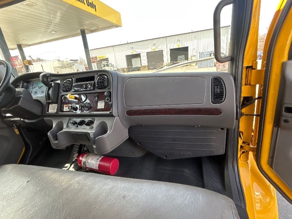 Medium Duty Box Truck-Light and Medium Duty Trucks-Freightliner-2020-M2-New Bedford-MA-180,132\n\t\tmiles-$ 45,250 - Image 21