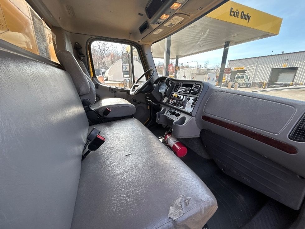 Medium Duty Box Truck-Light and Medium Duty Trucks-Freightliner-2020-M2-New Bedford-MA-180,132\n\t\tmiles-$ 45,250 - Image 22