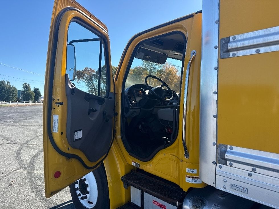 Medium Duty Box Truck-Light and Medium Duty Trucks-Freightliner-2020-M2-New Bedford-MA-187,342\n\t\tmiles-$ 35,750 - Image 16