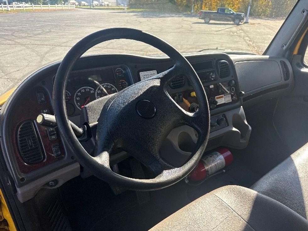 Medium Duty Box Truck-Light and Medium Duty Trucks-Freightliner-2020-M2-New Bedford-MA-187,342\n\t\tmiles-$ 35,750 - Image 17
