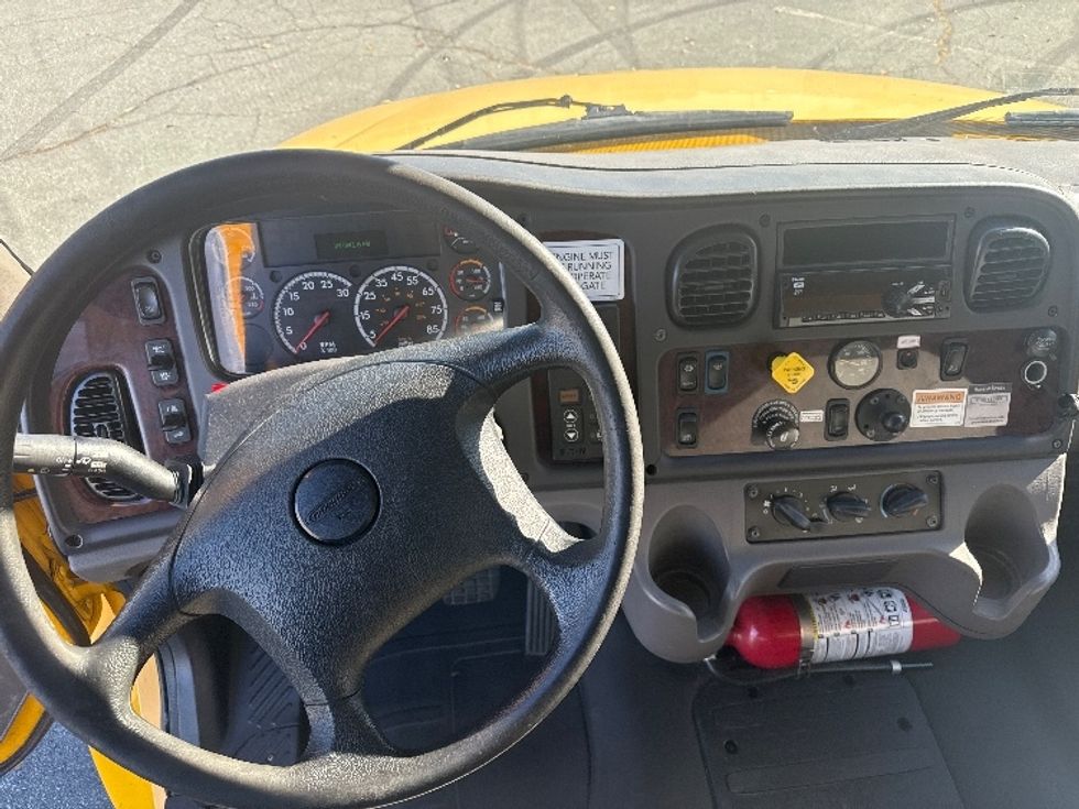 Medium Duty Box Truck-Light and Medium Duty Trucks-Freightliner-2020-M2-New Bedford-MA-187,342\n\t\tmiles-$ 35,750 - Image 18