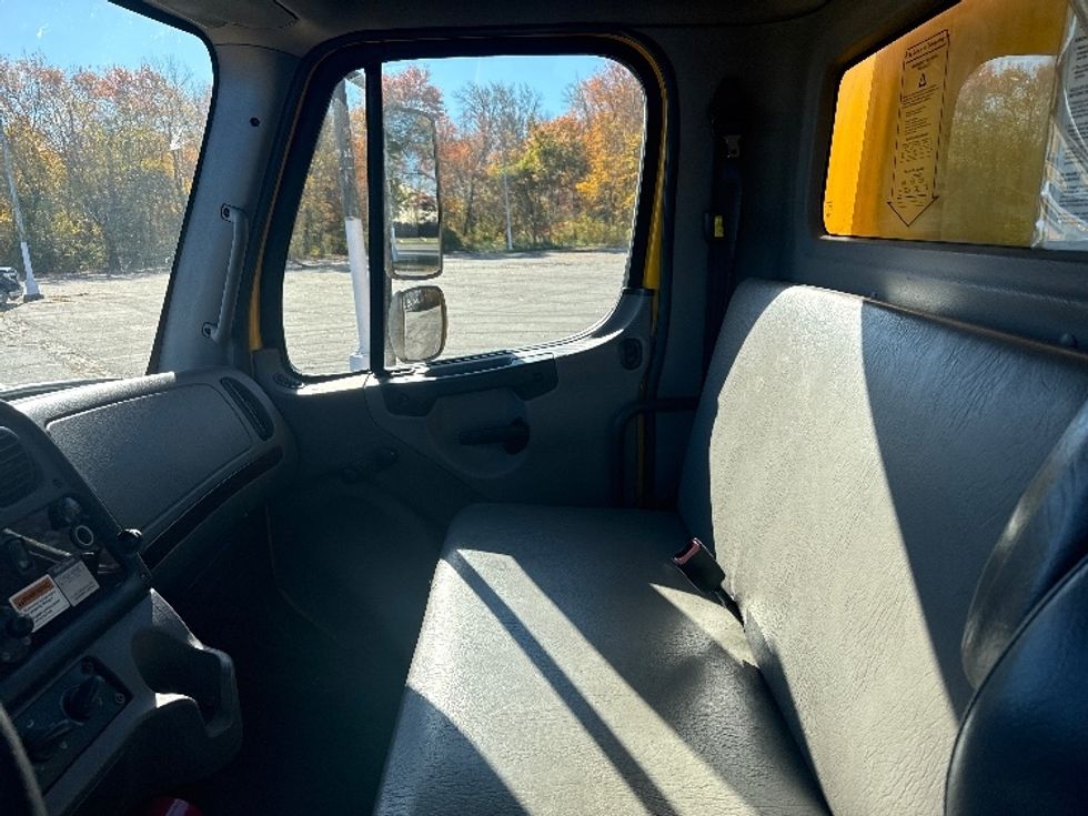 Medium Duty Box Truck-Light and Medium Duty Trucks-Freightliner-2020-M2-New Bedford-MA-187,342\n\t\tmiles-$ 35,750 - Image 19