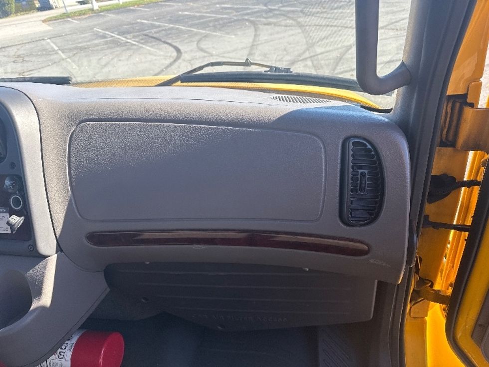 Medium Duty Box Truck-Light and Medium Duty Trucks-Freightliner-2020-M2-New Bedford-MA-187,342\n\t\tmiles-$ 35,750 - Image 21