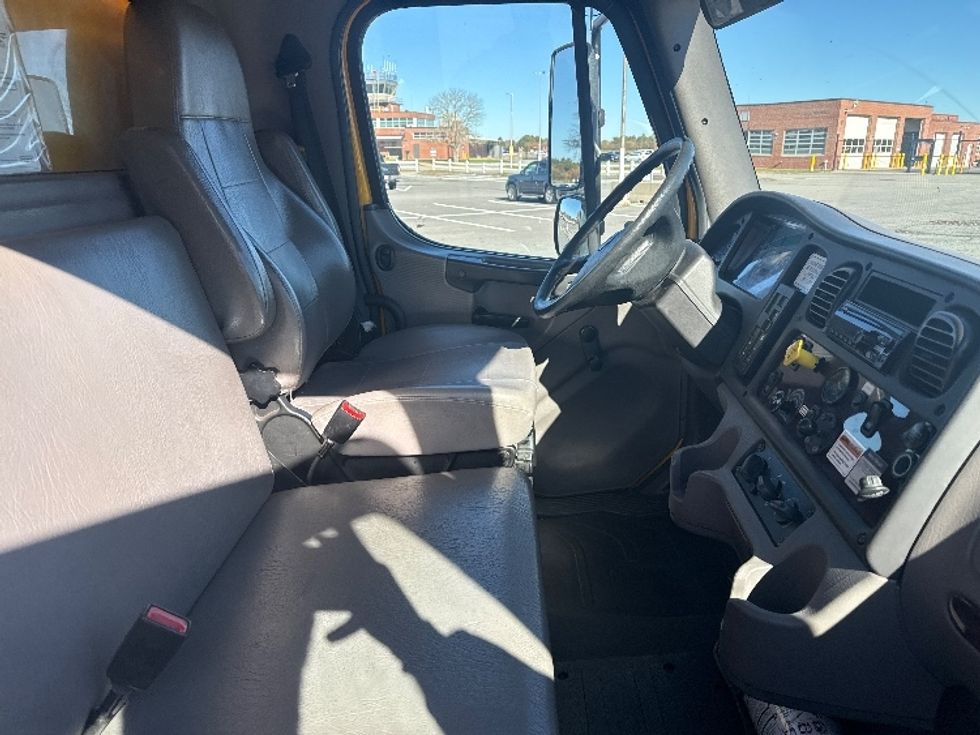 Medium Duty Box Truck-Light and Medium Duty Trucks-Freightliner-2020-M2-New Bedford-MA-187,342\n\t\tmiles-$ 35,750 - Image 22