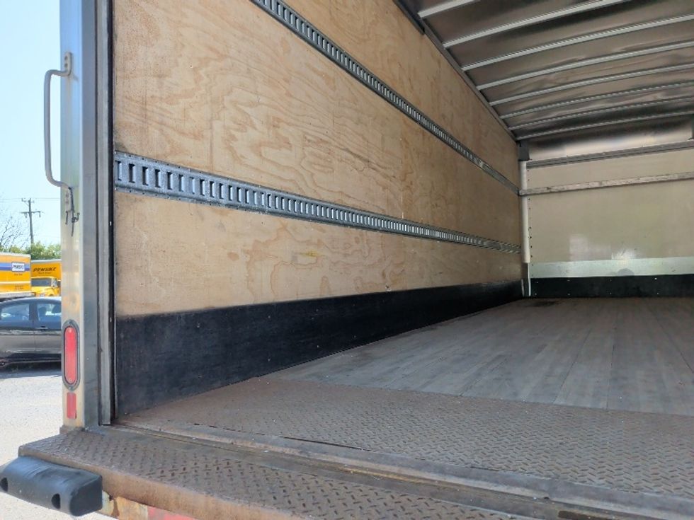 Medium Duty Box Truck-Light and Medium Duty Trucks-Freightliner-2020-M2-New Bedford-MA-258,513\n\t\tmiles-$ 41,250 - Image 11