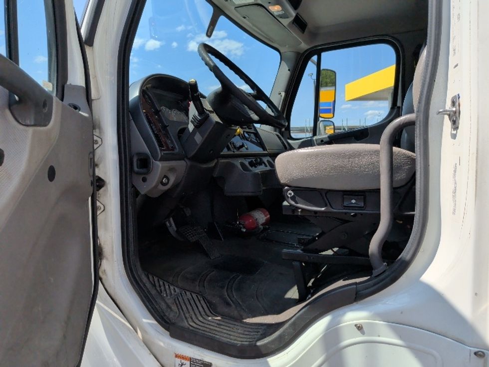 Medium Duty Box Truck-Light and Medium Duty Trucks-Freightliner-2020-M2-New Bedford-MA-258,513\n\t\tmiles-$ 41,250 - Image 16