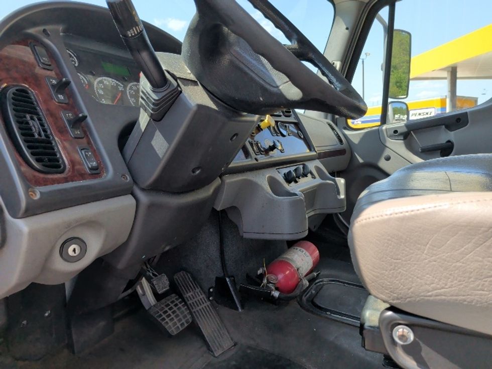 Medium Duty Box Truck-Light and Medium Duty Trucks-Freightliner-2020-M2-New Bedford-MA-258,513\n\t\tmiles-$ 41,250 - Image 17