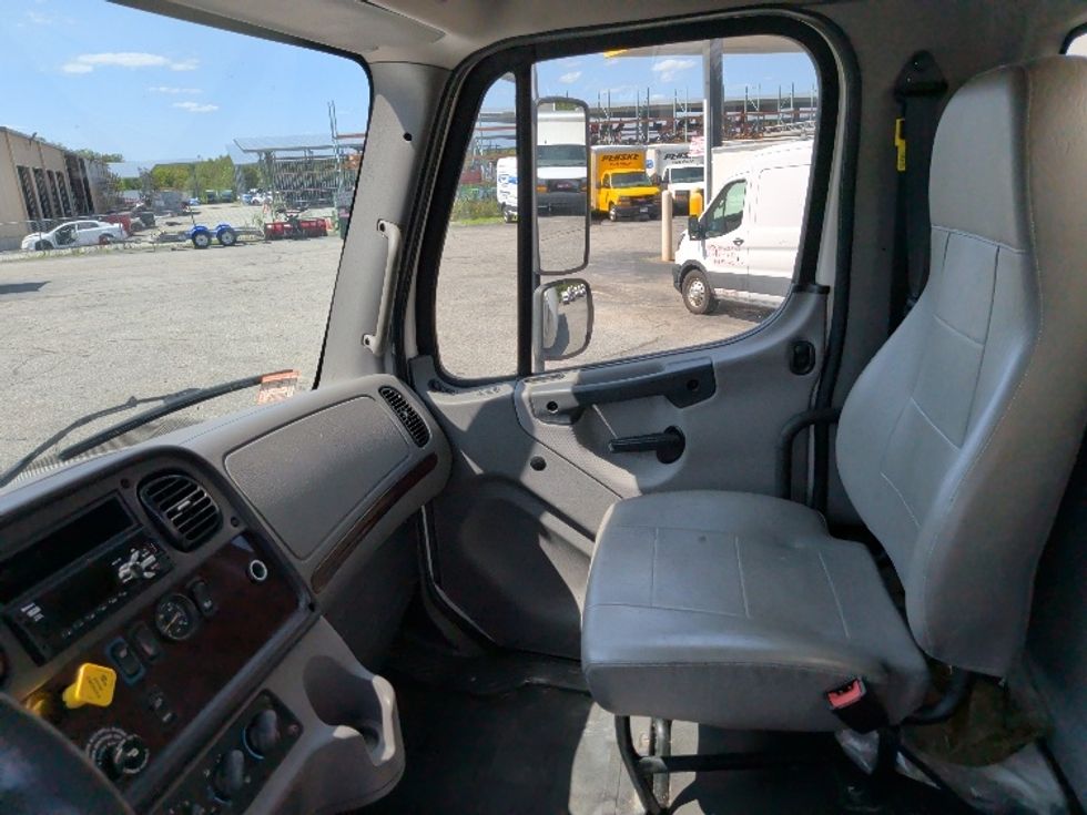 Medium Duty Box Truck-Light and Medium Duty Trucks-Freightliner-2020-M2-New Bedford-MA-258,513\n\t\tmiles-$ 41,250 - Image 19