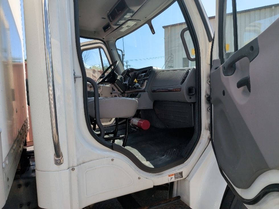 Medium Duty Box Truck-Light and Medium Duty Trucks-Freightliner-2020-M2-New Bedford-MA-258,513\n\t\tmiles-$ 41,250 - Image 20