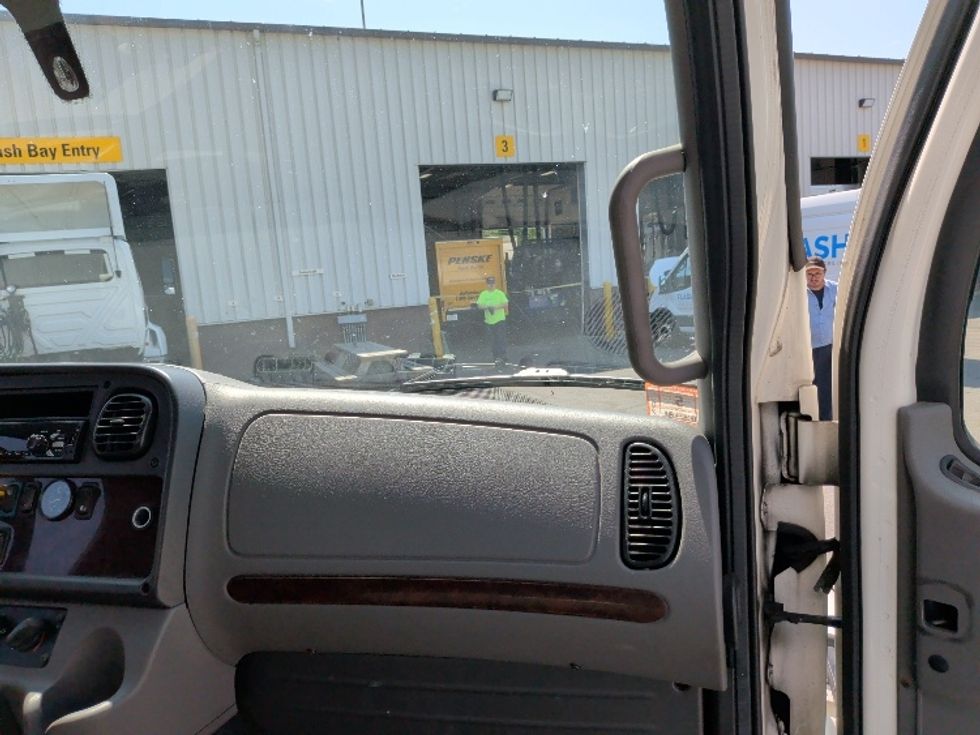 Medium Duty Box Truck-Light and Medium Duty Trucks-Freightliner-2020-M2-New Bedford-MA-258,513\n\t\tmiles-$ 41,250 - Image 21