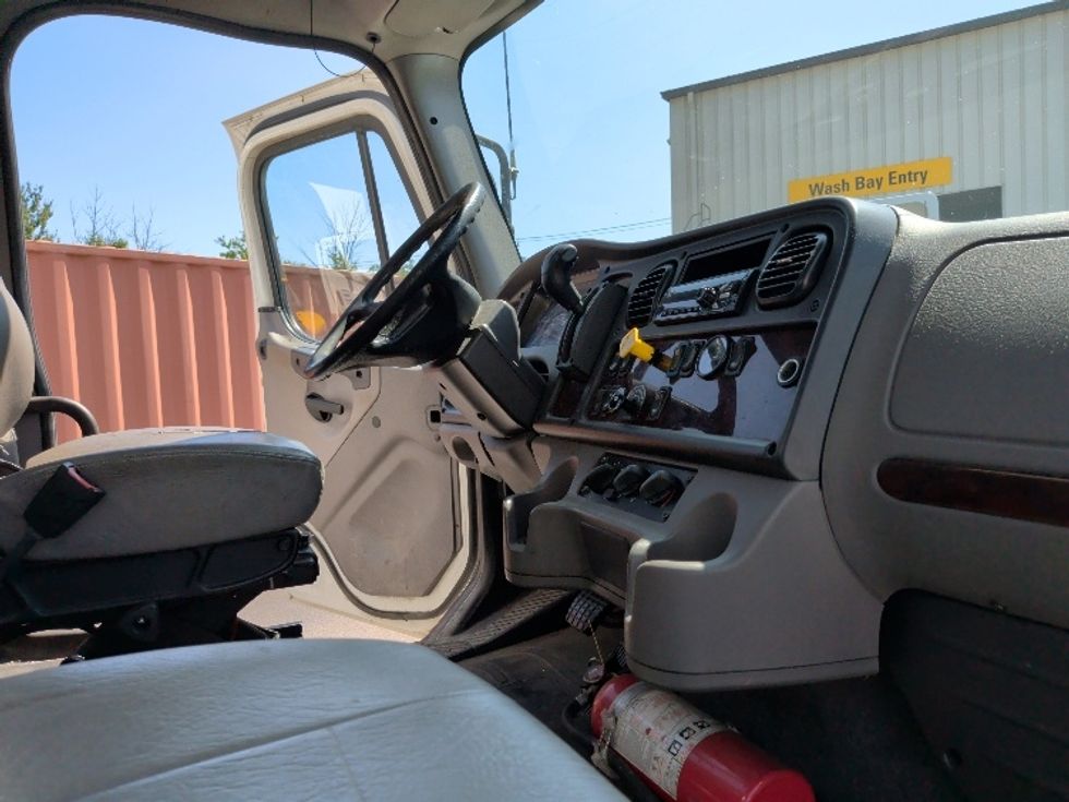 Medium Duty Box Truck-Light and Medium Duty Trucks-Freightliner-2020-M2-New Bedford-MA-258,513\n\t\tmiles-$ 41,250 - Image 22