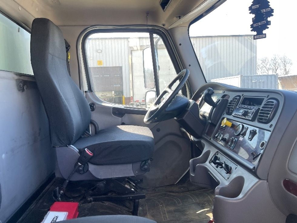 Medium Duty Box Truck-Light and Medium Duty Trucks-Freightliner-2020-M2-New Bedford-MA-298,713\n\t\tmiles-$ 29,500 - Image 22