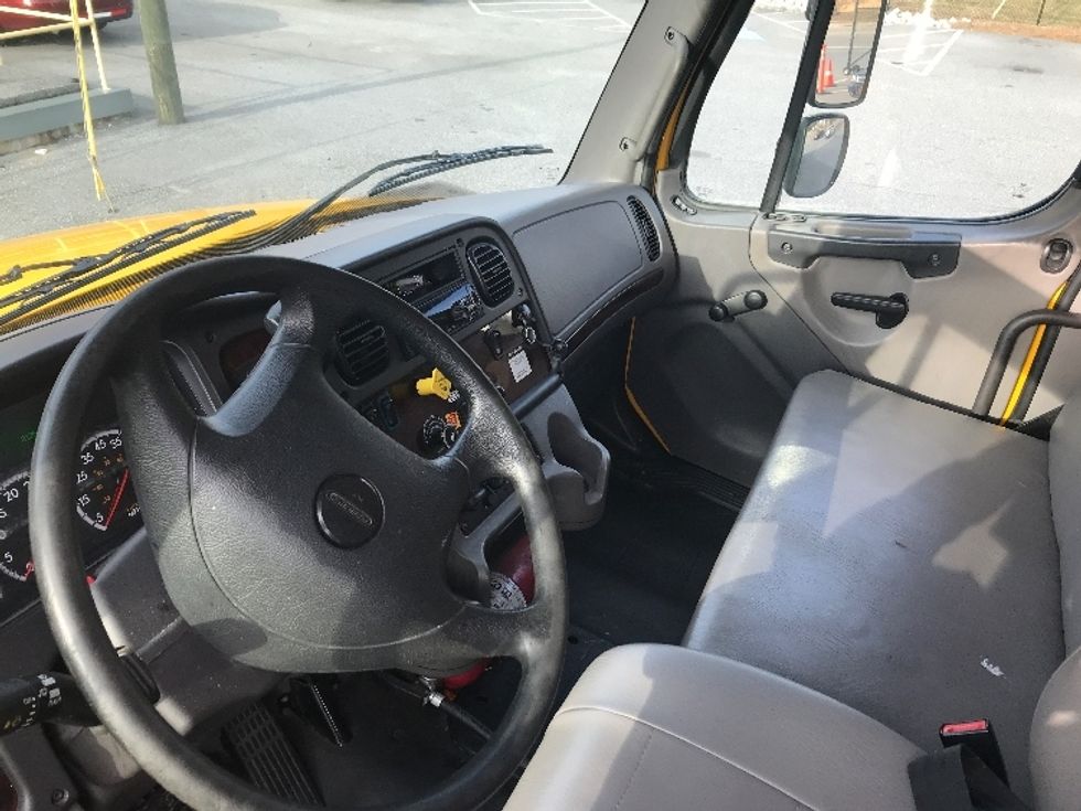 Medium Duty Box Truck-Light and Medium Duty Trucks-Freightliner-2020-M2-Norcross-GA-212,668\n\t\tmiles-$ 47,750 - Image 17