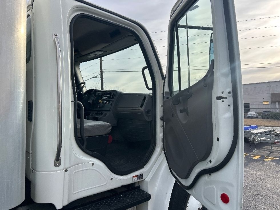 Medium Duty Box Truck-Light and Medium Duty Trucks-Freightliner-2020-M2-Norcross-GA-98,585\n\t\tmiles-$ 70,500 - Image 20