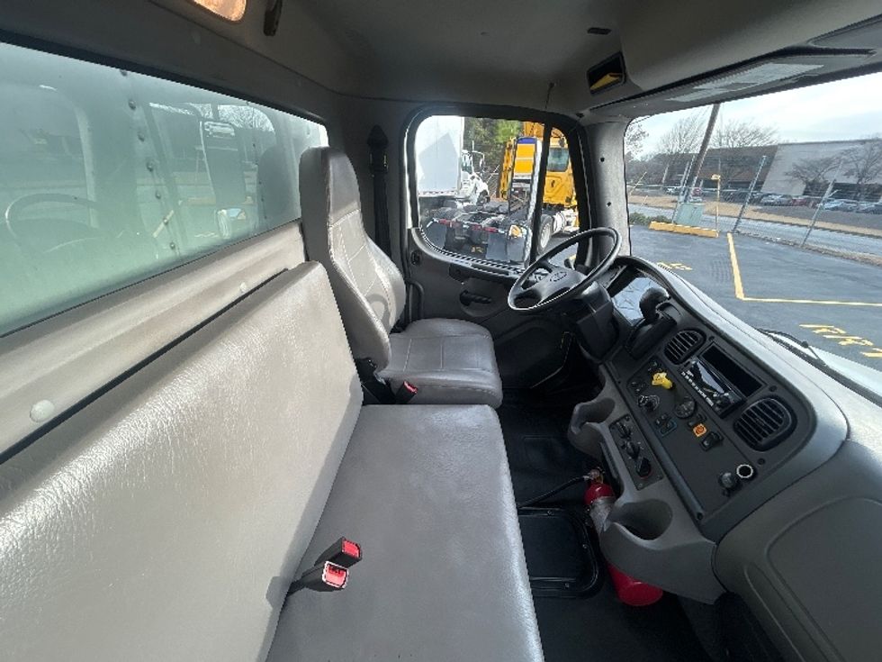 Medium Duty Box Truck-Light and Medium Duty Trucks-Freightliner-2020-M2-Norcross-GA-98,585\n\t\tmiles-$ 70,500 - Image 22