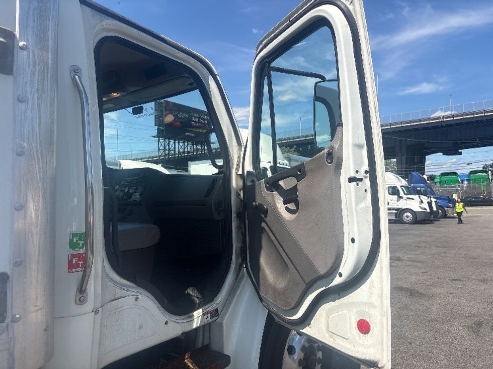 Medium Duty Box Truck-Light and Medium Duty Trucks-Freightliner-2020-M2-North Bergen-NJ-69,708\n\t\tmiles-$ 72,000 - Image 20