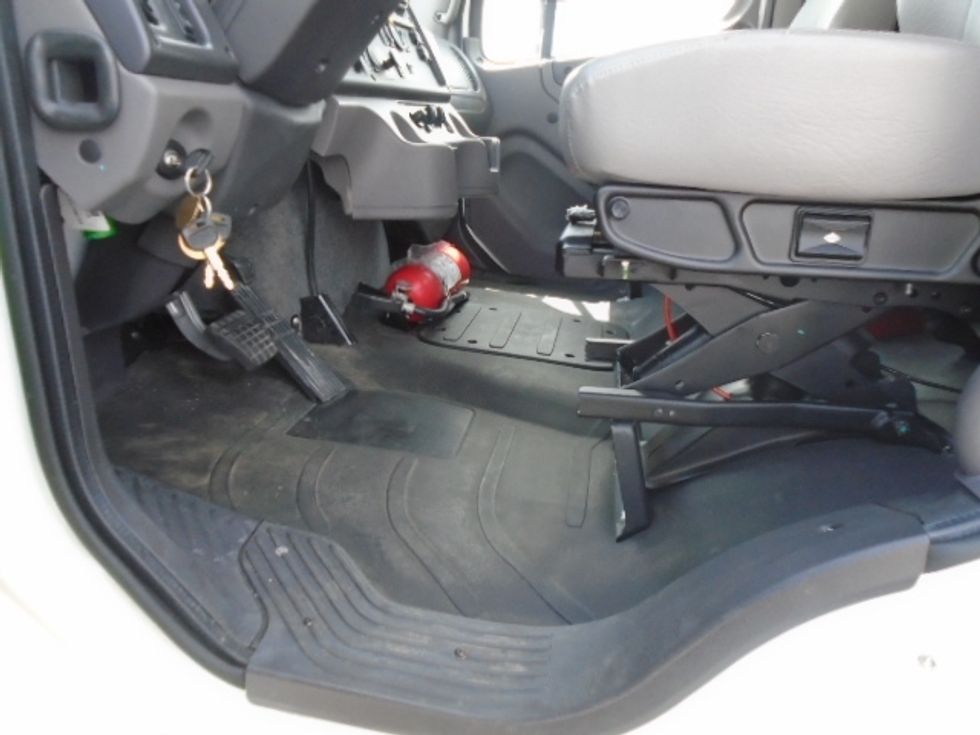 Medium Duty Box Truck-Light and Medium Duty Trucks-Freightliner-2020-M2-North Liberty-IA-42,098\n\t\tmiles-$ 69,500 - Image 15