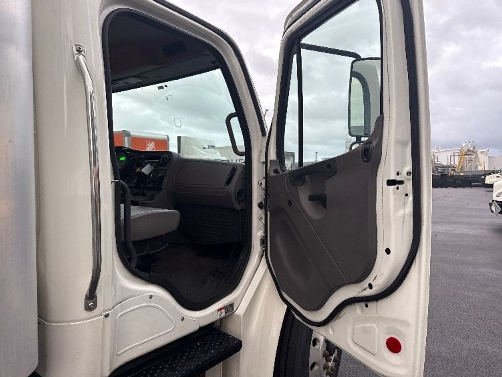 Medium Duty Box Truck-Light and Medium Duty Trucks-Freightliner-2020-M2-Norton-MA-205,519\n\t\tmiles-$ 44,250 - Image 20